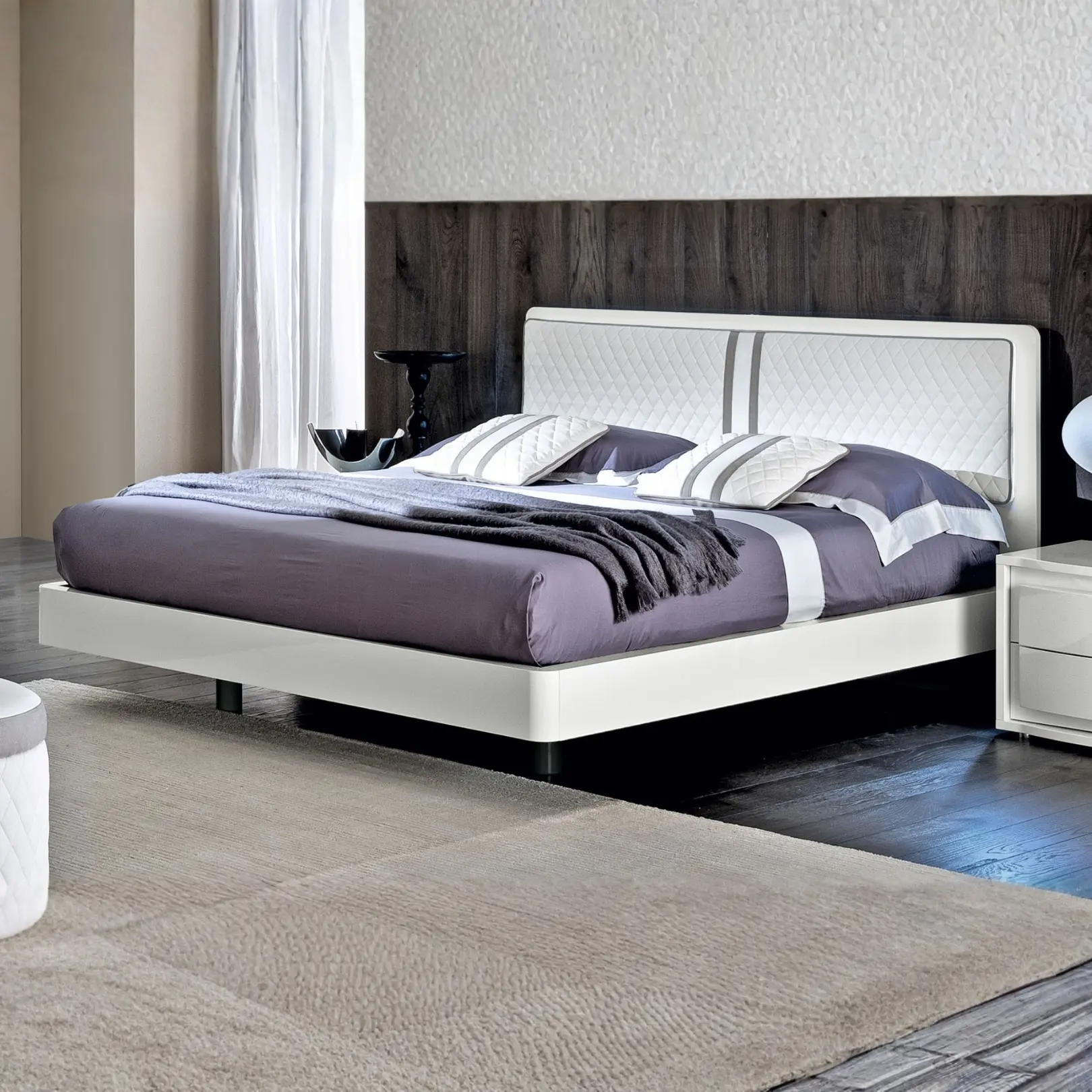 High Gloss Lacquer Dama Bianca Bed By Esf Furniture | Mobilia Cleopatra 3 White Bed Set