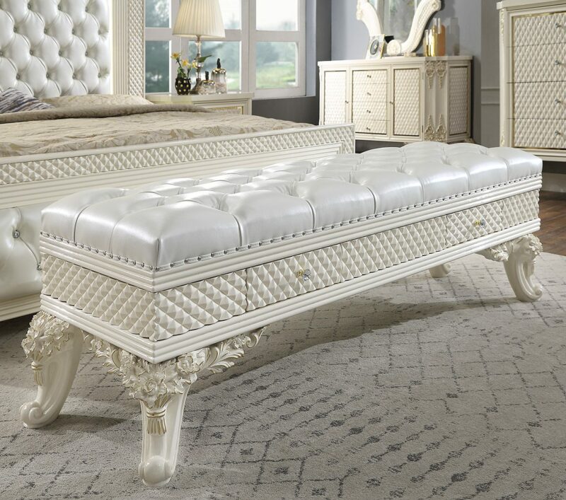 White Gloss & Gold Brush Highlights Finish Bench Hd-8091 By Homey Design | Mobilia Cleopatra 3 White Gloss & Gold Brush Highlights Finish Bench HD-8091 By Homey Design - Image 1