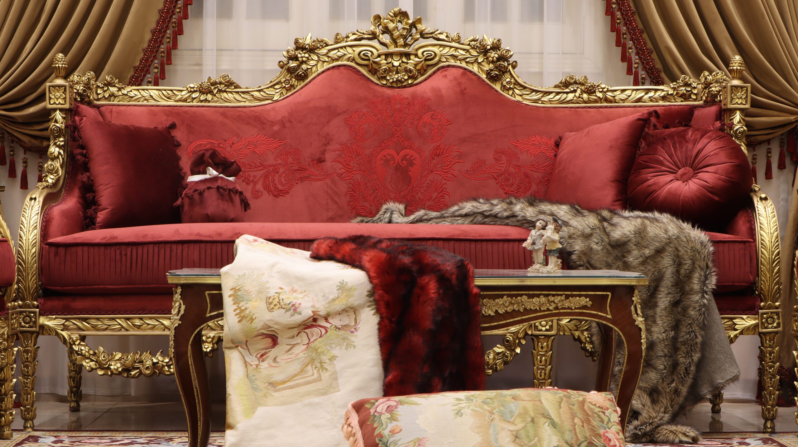 Handmade Red King Sofa | Mobilia Cleopatra 3 Handmade Red King Sofa - Image 1