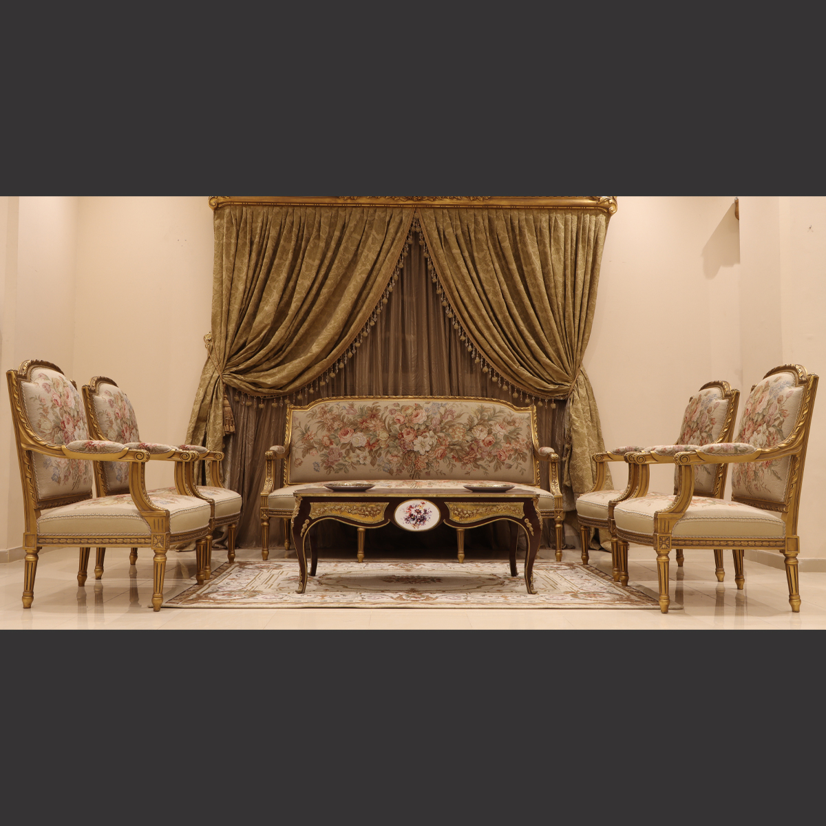 Mc-28 Camel Beige Neoclassic Sofa Set. | Mobilia Cleopatra 3 MC-28 camel beige Neoclassic sofa set. - Image 1