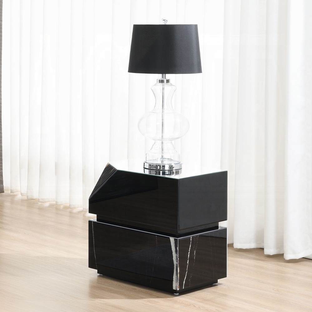 Drisana End Table In Black Mirrored Finish Lv03866 By Acme | Mobilia Cleopatra 3 Drisana End Table in Black Mirrored Finish LV03866 By ACME - Image 1