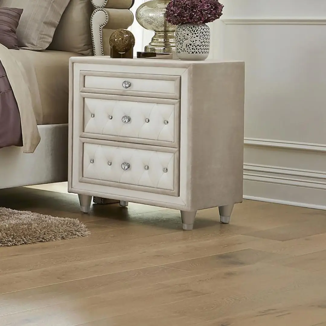 Antonella Upholstered 3 Drawer Nightstand By Coaster Furniture | Mobilia Cleopatra 3 3 Drawer Nightstand