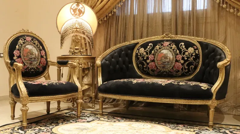 Carved living room sofa to measure before a financing plan